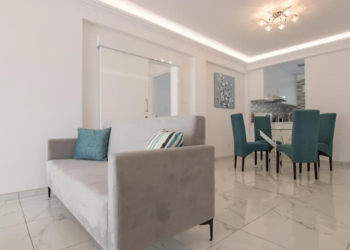 Phaedrus Living: Luxury Flat Semeli Апартаменты *