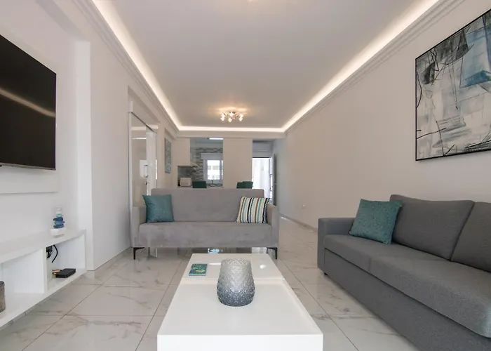 Phaedrus Living: Luxury Flat Semeli Апартаменты Пафос