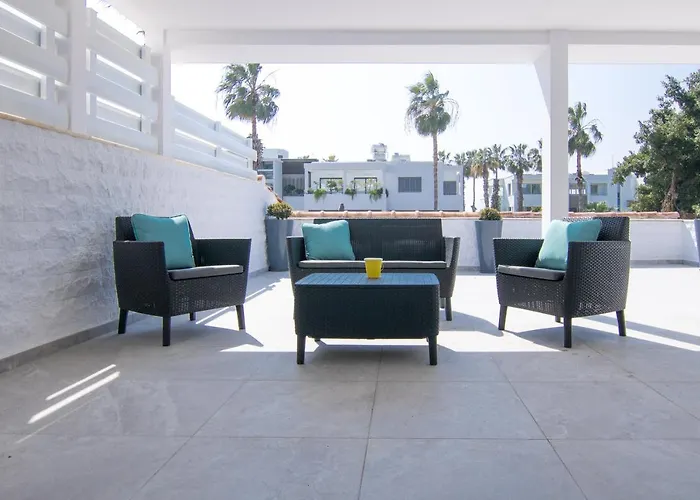 Phaedrus Living: Luxury Flat Semeli *