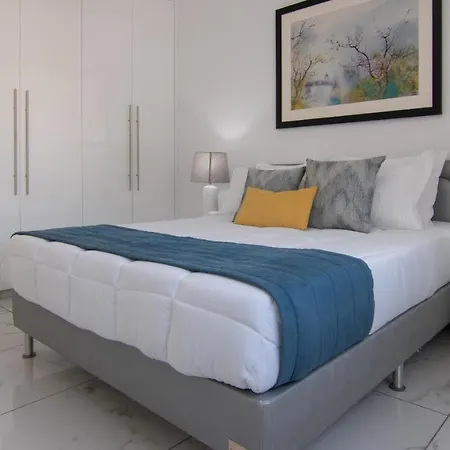Phaedrus Living: Luxury Flat Semeli דירה